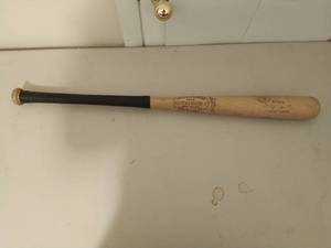 lot 87 image: Louisville Slugger 125S Mickey Mantle Powerized Bat