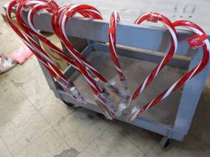 lot 101 image: 10 Lighted Plastic Candy Canes 28 ...