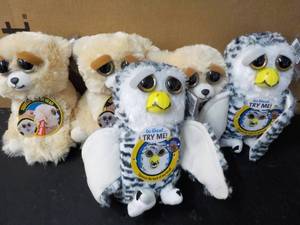 lot 8 image: 5 Feisty Pets- squeeze the back of ...