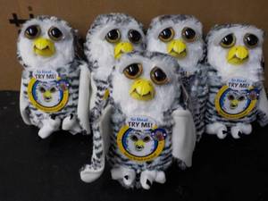 lot 9 image: 5 Feisty Pets- squeeze the back of ...