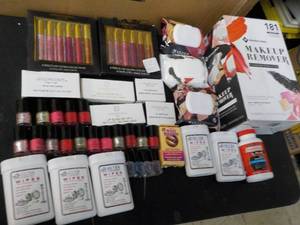 lot 18 image: Make Up and Remover Wipes, Silver C...
