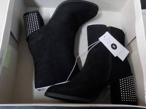 lot 29 image: A New Day Boots size 5...