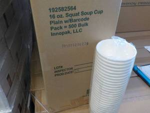 lot 135 image: Box of 500 - 16 oz Soup Cups...