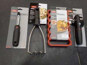 lot 204 image: 4 OXO Products...