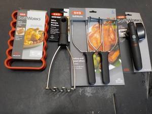 lot 207 image: 4 OXO Products...