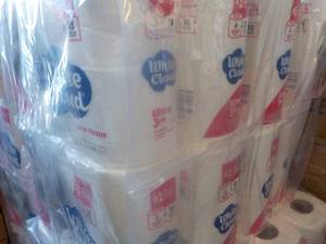 lot 325 image: 48 Rolls White Cloud 3 Ply Toilet P...