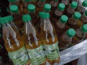 lot 337 image: 24 pack Seagrams Ginger Ale...
