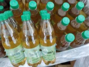 lot 338 image: 24 pack Seagrams Ginger Ale...