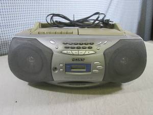lot 11 image: (D-2) Sanyo CFD-S26 CD Radio Casset...