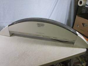 lot 32 image: (BSB) DeLonghi SafeHeat Electric Ba...