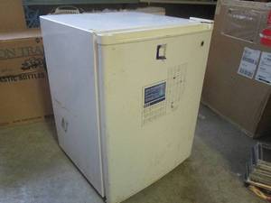 lot 71 image: (BS) GE Mini Refrigerator - 24 12...