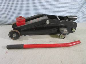lot 72 image: (EC1) Floor Jack - Works - 18 Long...