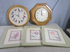 lot 86 image: (F-3) 2 Wall Clocks and 3pc Wall De...
