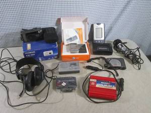 lot 98 image: (BS) Assorted Small Electronics - P...