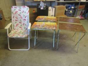 lot 104 image: (EC1) Vintage TV Trays and Folding ...