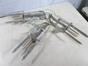 lot 119 image: (EW5) 3 Mole Traps ...