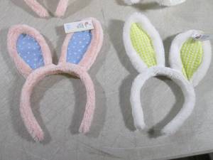 lot 139 image: (CSB) Lot of 13 Plush Bunny Ears 10...