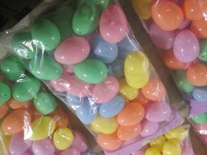 lot 147 image: (EW6) 6 Bags of 48 Plastic Easter E...