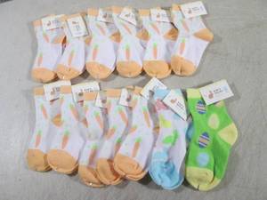 lot 153 image: (EC1) 13 Pair Kids Socks Size 5 - ...