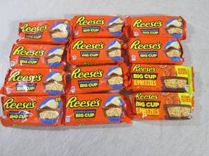 lot 159 image: (B-2) 12 King Size Reeses Big Cups ...