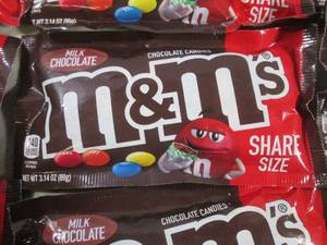 lot 251 image: (B-1) 12 Share Size Bags M&Ms Past...