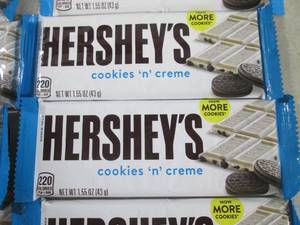 lot 258 image: (B-1) 12 Hersheys Cookies N Creme...