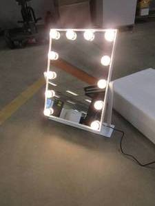 lot 284 image: Hansong Vanity Mirror with Lights Makeup Mirror with Lights 12 Dimmable Bulbs 10x Magnification in White