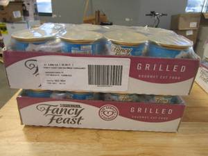 lot 293 image: Fancy Feast Grilled Ocean Whitefish & Tuna Feast in Gravy - 48 TOTAL CANS