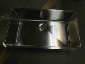 lot 364 image: 32 in x 18 in x 9 in Deep Elkay Crosstown Undermount Single Bowl Stainless Steel Kitchen Sink (OPEN BOX)