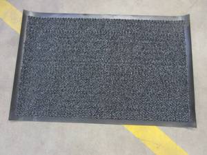 lot 399 image: 36 in x 23 in EntryWay Rug in Gray