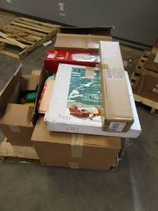 lot 457 image: Wholesale Pallet of Holiday Items  - SOLD AS IS