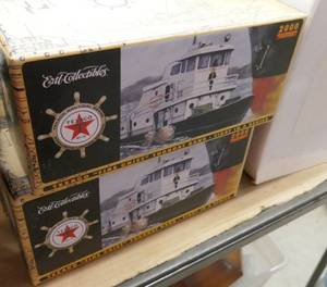 lot 46 image: 2 New Ertl Texaco Tugboats