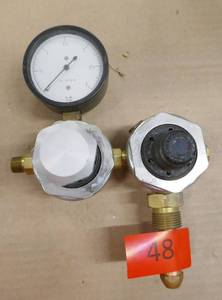 lot 48 image: Brass gauges