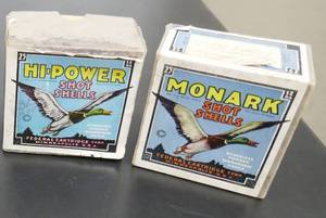 lot 106 image: 2 Vintage Federal 12 gauge shell boxes - Monark and Hi-Power - Both Empty