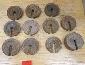 lot 125 image: Vintage scale weights