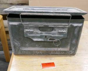 lot 130 image: Vintage ammo box in very good condition