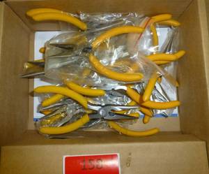 lot 158 image: 20 small needle nose pliers