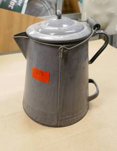 lot 175 image: Very Nice vintage camping enamel coffee pot