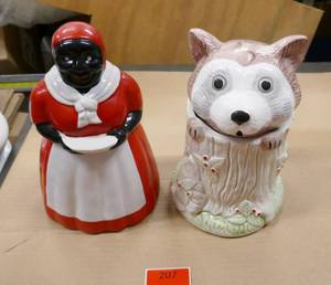 lot 207 image: 2 Cookie Jars