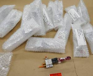 lot 214 image: 15 New SMC solenoid valve units on manifold