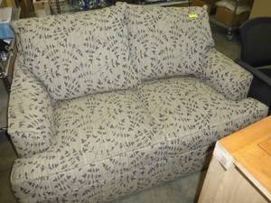 lot 220 image: Loveseat