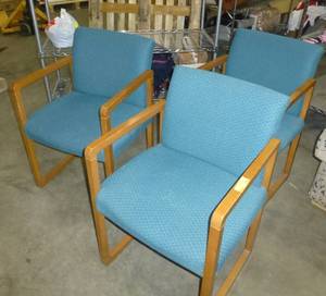 lot 226 image: 3 stationary side chairs