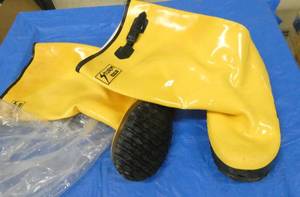 lot 228 image: 3 Pair RainSlop boots- 4 Mens size 7 , 8 and 13 and 2 pair of buckle overshoes size 10