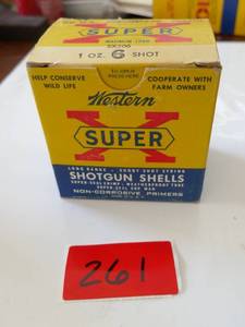lot 261 image: Very nice condition vintage Wester SuperX shotgun shells box close to full