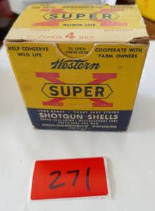 lot 271 image: Vintage Western SuperX 20 gauge shotgun shell box in good condition - almost full box of paper shells