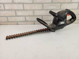 lot 517 image: Black & Decker 16 Electric Hedge Trimmer - WORKS