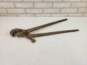 lot 528 image: Large Adjustable Wrench