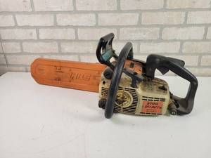 lot 531 image: STIHL Gas Chainsaw - Model 011 AVT - Motor is Stuck - NO SHIPPING