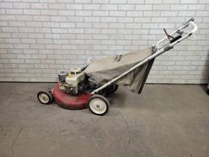 lot 536 image: SNAPPER Hi-Vac Self Propelled Lawnmower - NO SHIPPING