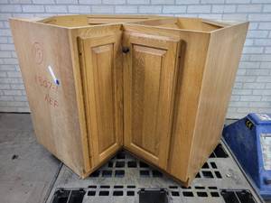 lot 484 image: (12) Oak Kitchen Cabinets - See Description for Sizes Included - NO SHIPPING